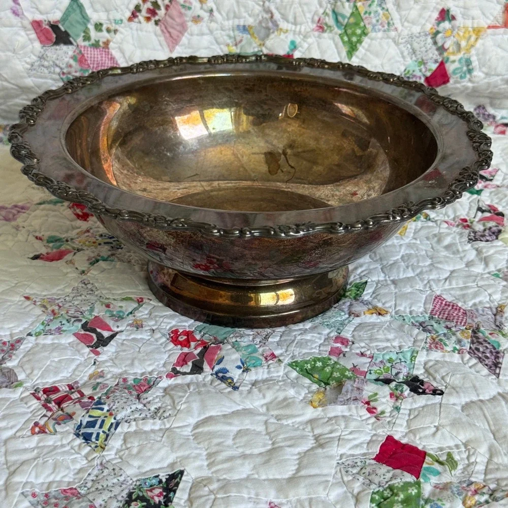 Wm A Rogers Oneida Silverplate Footed Bowl Floral Repousse Rim 10.25